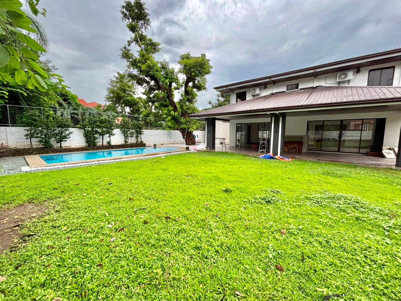 Ayala Alabang Village Sprawling Garden FOR LEASE D