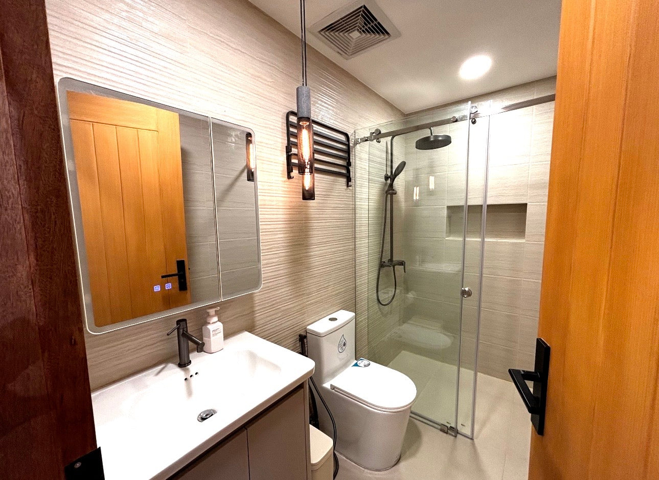 Ayala Alabang FOR LEASE • SALE | New Bungalow