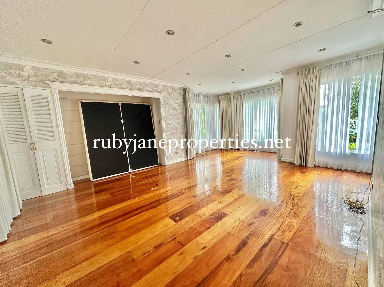 Ayala Alabang Village Gorgeous Property FOR LEASE D