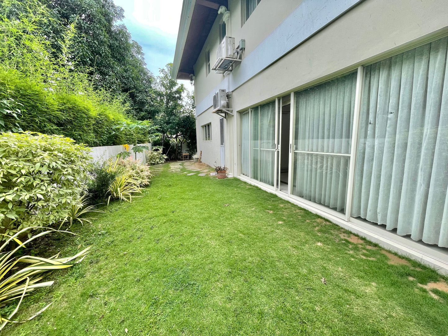 Ayala Alabang Villagr Property FOR LEASE D