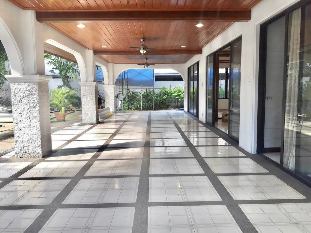 Ayala Alabang Villlage SPRAWLING GARDEN FOR LEASE🏠