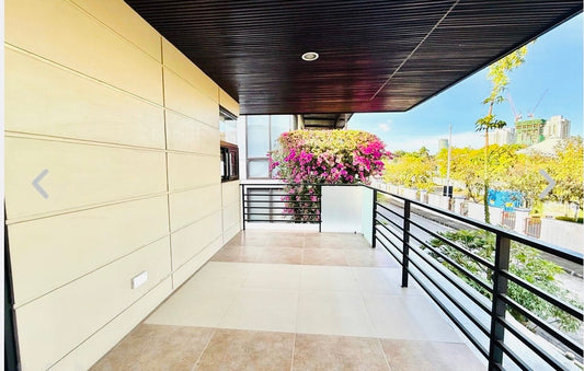 Palms Point Village Alabang FOR SALE